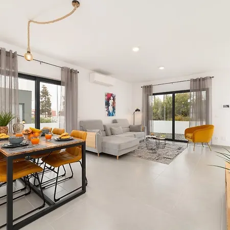 - By Sch فيلة باتاياس